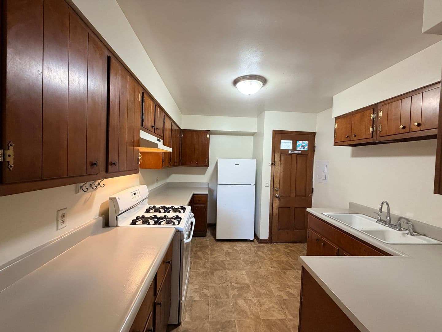 Rock Island Apartment: 1450 18th Ave