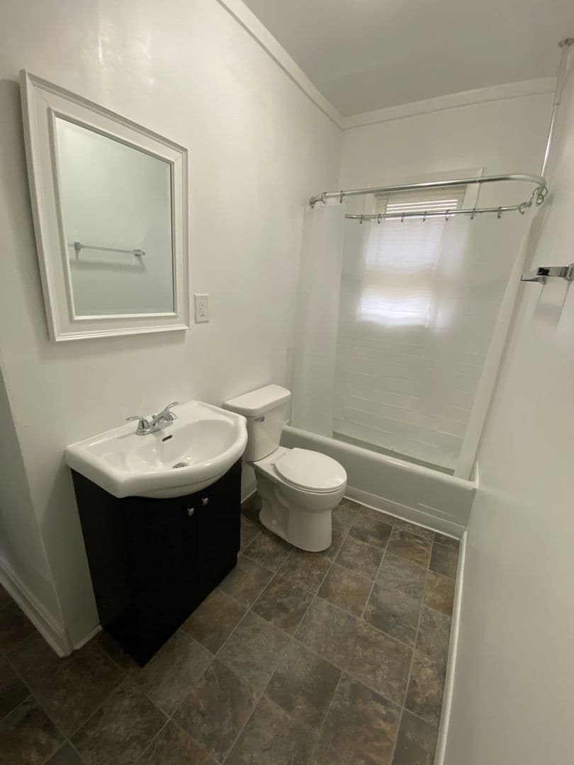 Moline Apartment: 822 5th Avenue
