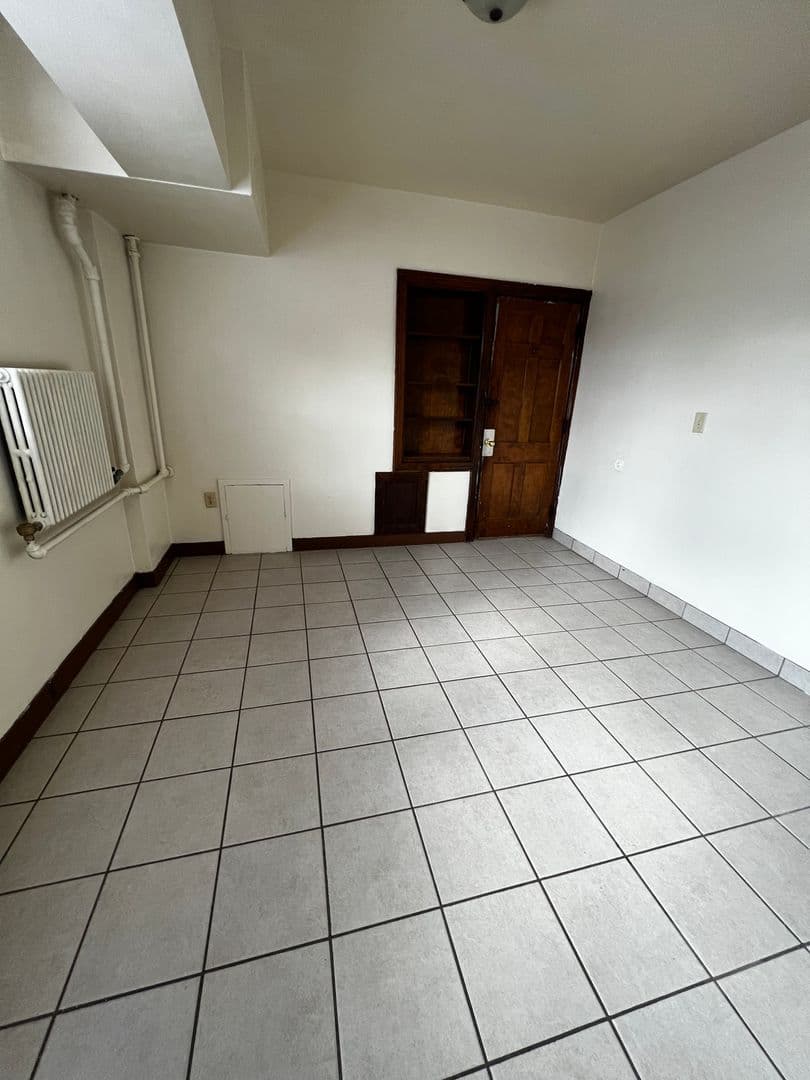 Rock Island Apartment: 1907 5th Avenue/ 429 19th St