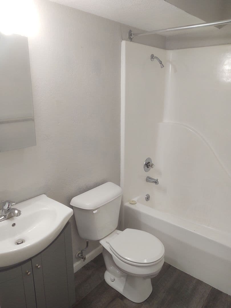 Moline Apartment: 5529 34th Ave