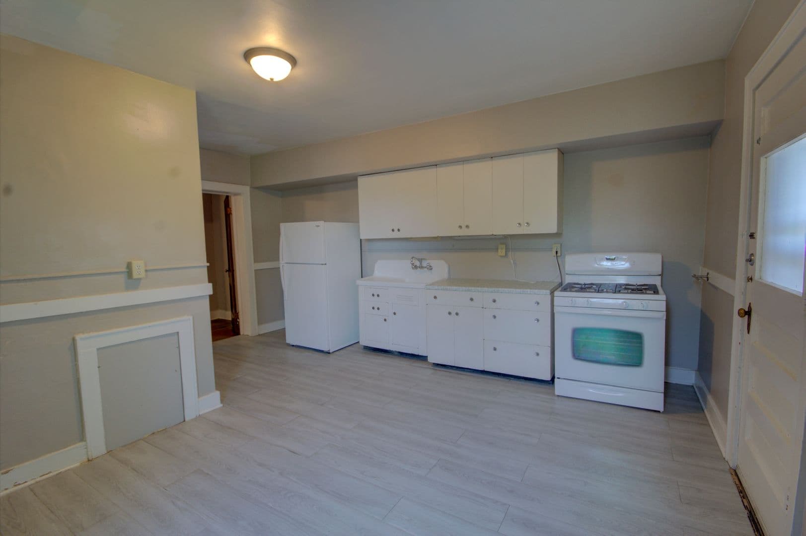 Rock Island Apartment: 1301-1305 2nd Ave