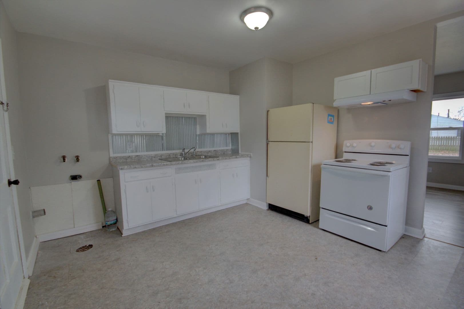 Davenport House: 3856 Johnson Ave