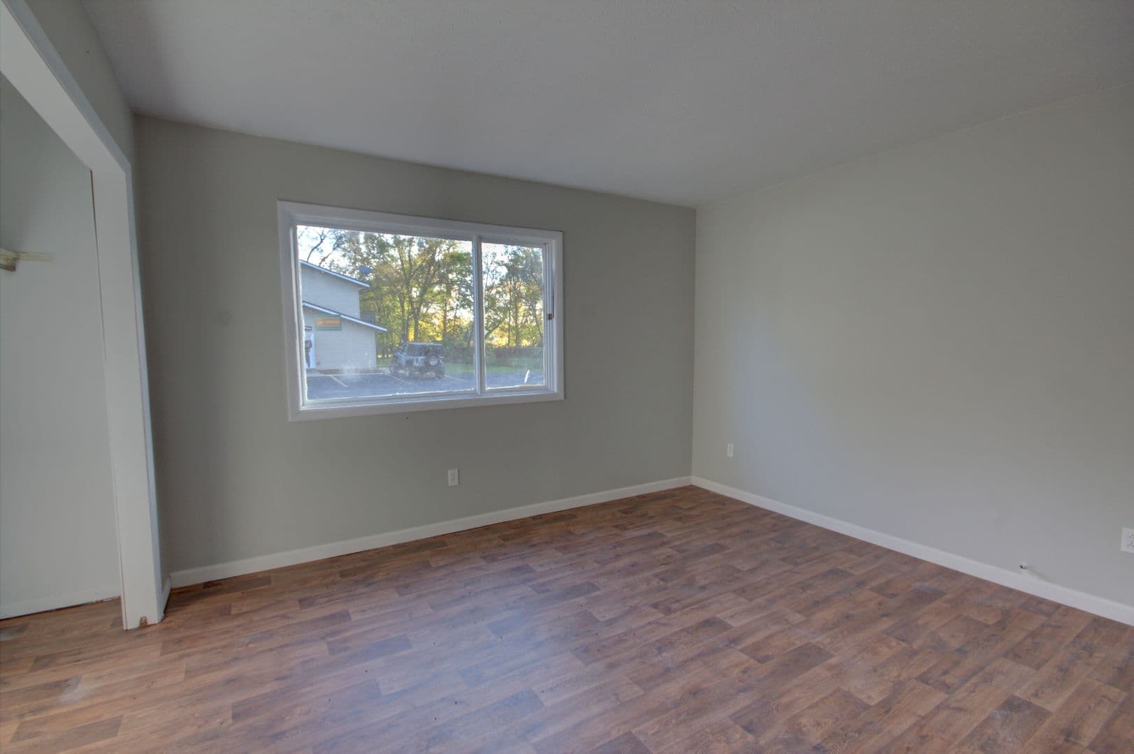 Hillsdale Apartment: 306 Larson Ct