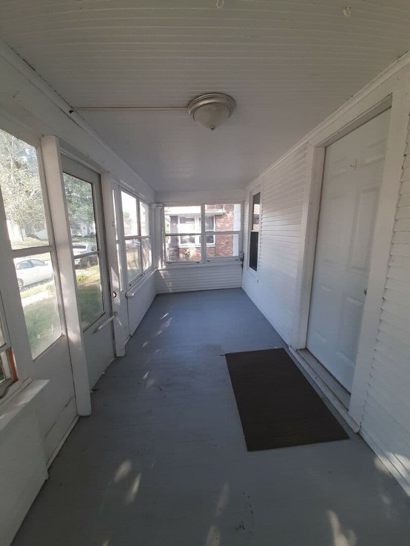 Rock Island House: 1123 18 1/2 Ave.