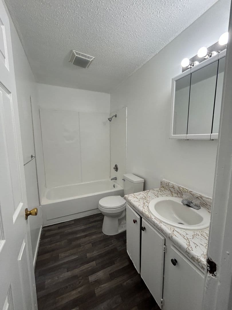 Davenport Apartment: 614 W 63rd Street