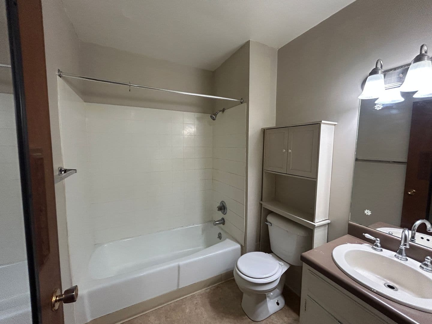 Rock Island Apartment: 1450 18th Ave