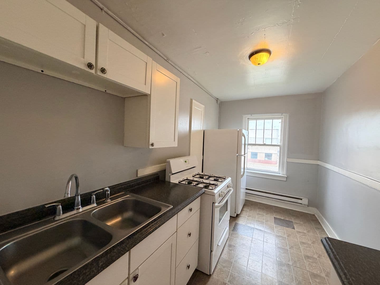 Rock Island Apartment: 2930 5th Ave