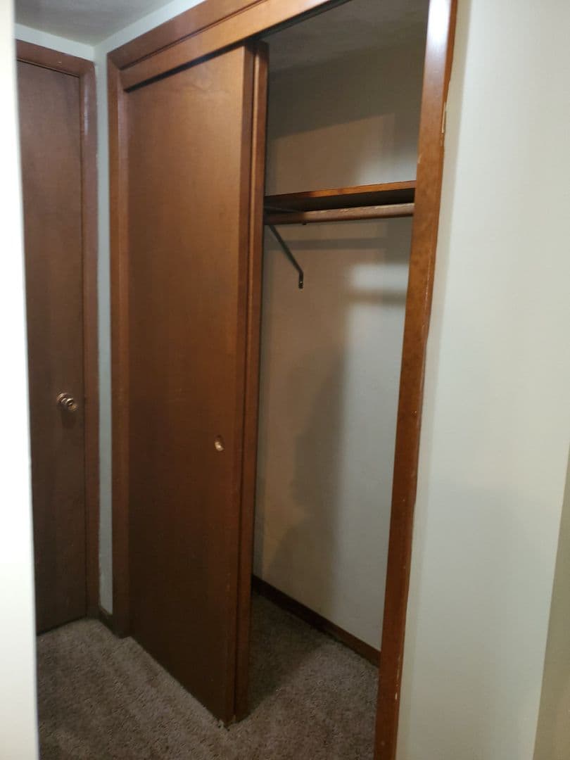 Rock Island Apartment: 1450 18th Ave