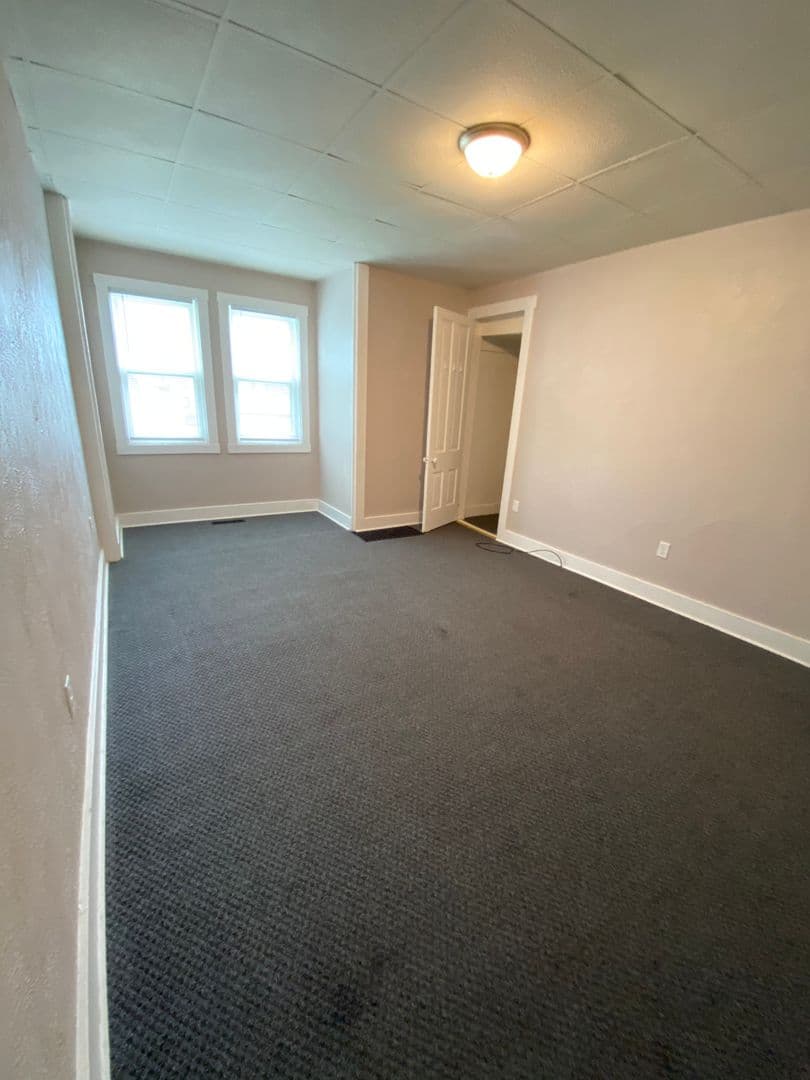 Moline Apartment: 822 5th Avenue