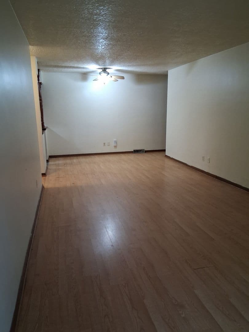Rock Island Apartment: 1450 18th Ave