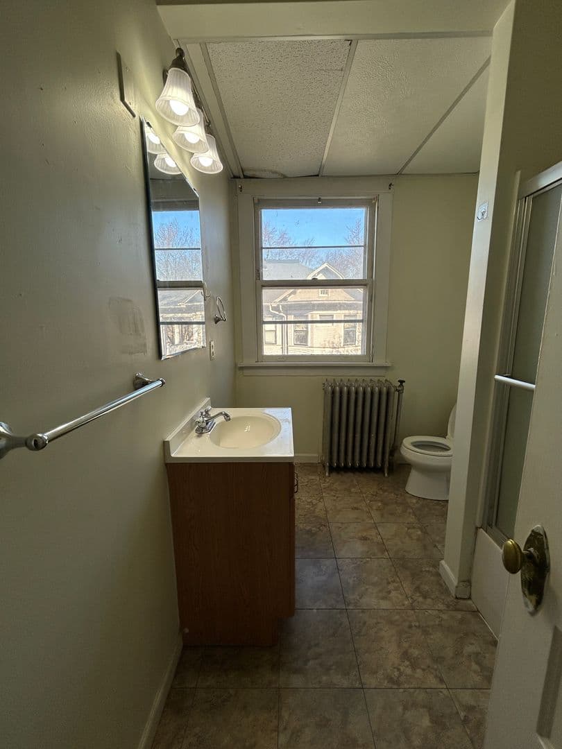 Rock Island Apartment: 914 23rd Street