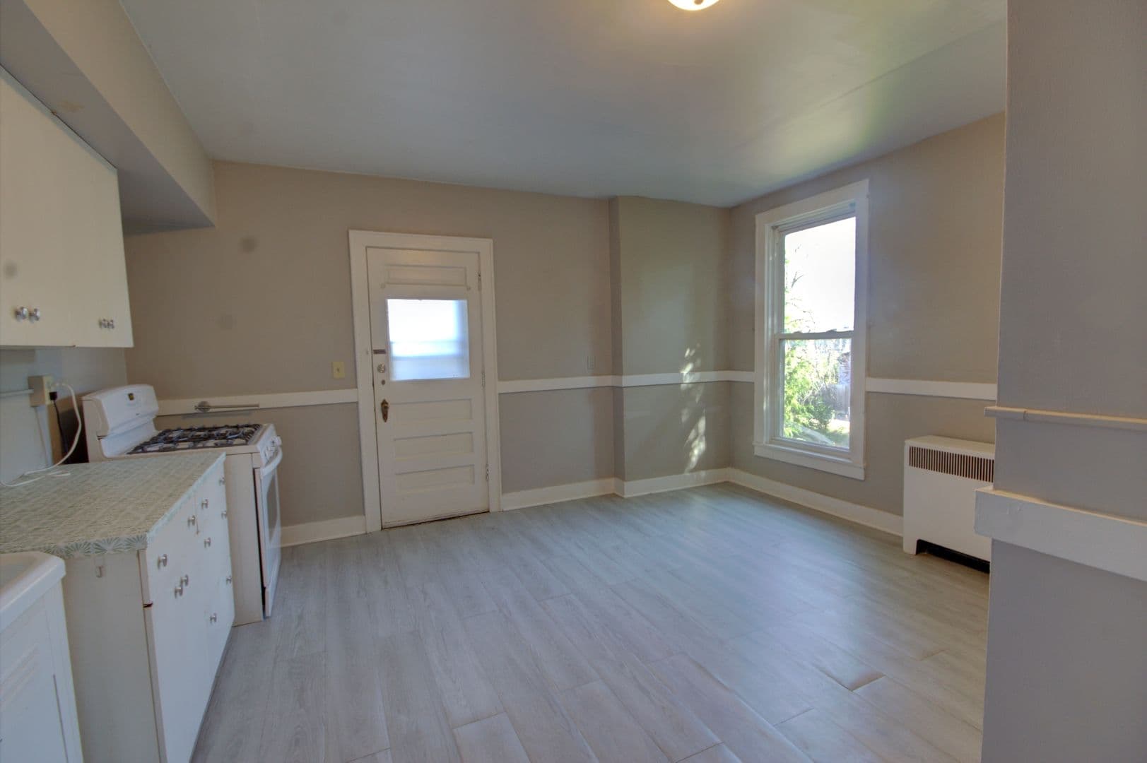 Rock Island Apartment: 1301-1305 2nd Ave