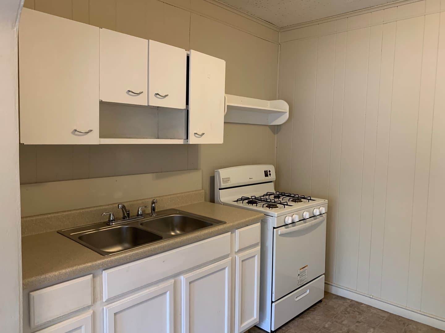 Moline Apartment: 1215 15th Street