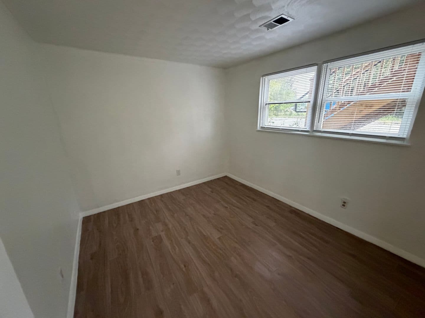 Davenport Apartment: 702 W 63rd Street