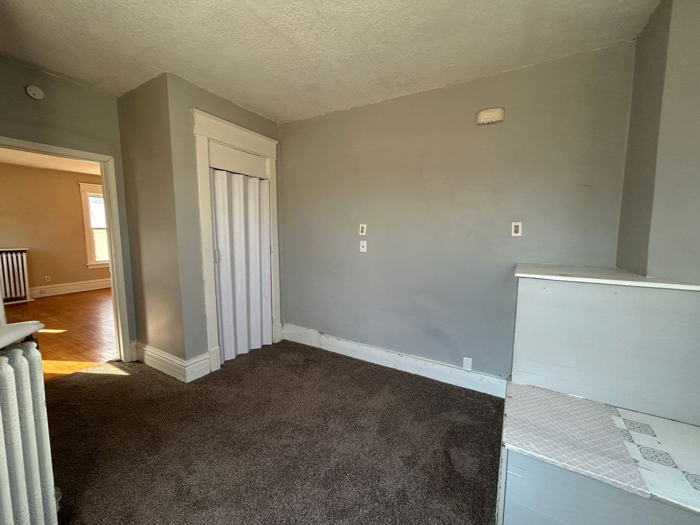 Rock Island Apartment: 914 23rd Street