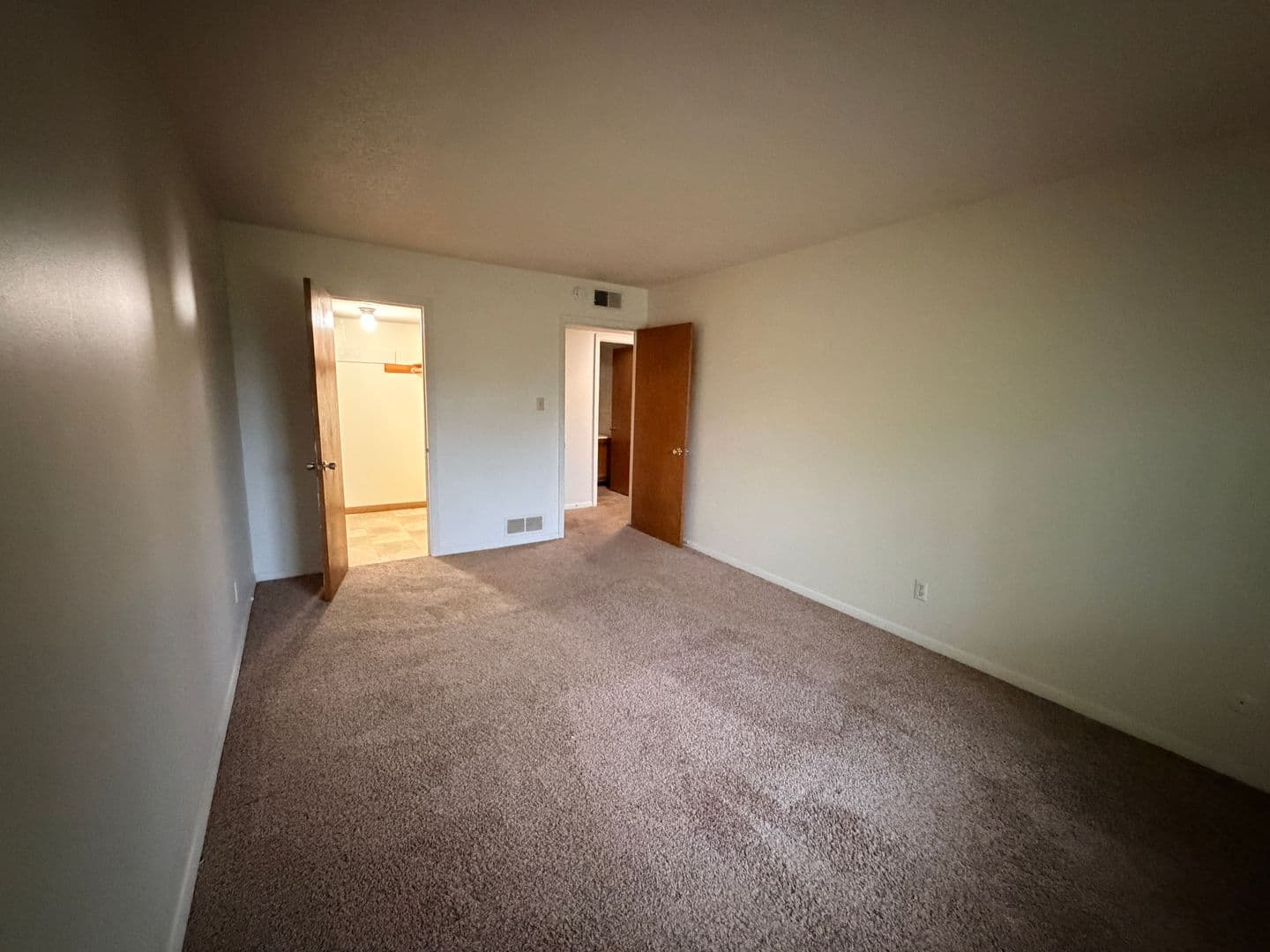 Rock Island Apartment: 1804 16th St
