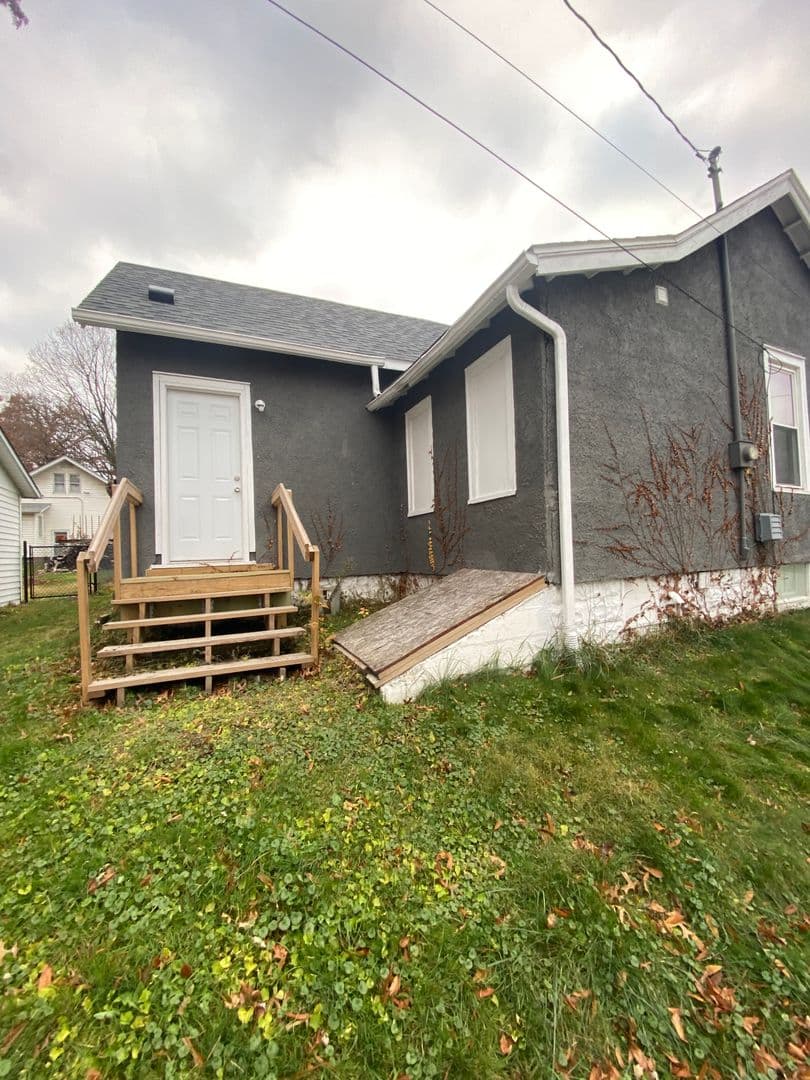 Davenport House: 2715 Carey Avenue