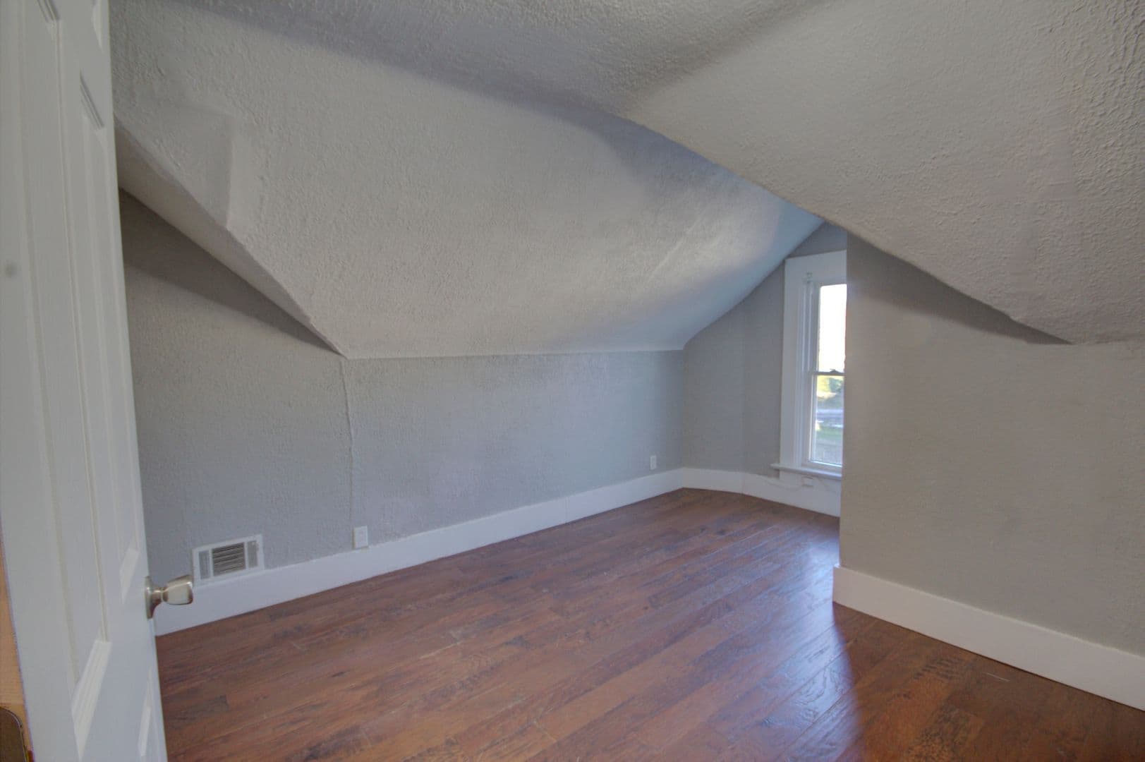 Davenport House: 2230 Redwood Ave.