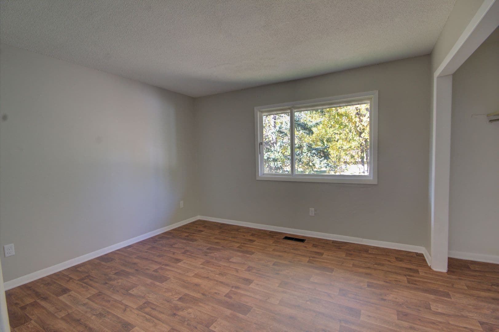 Hillsdale Apartment: 306 Larson Ct