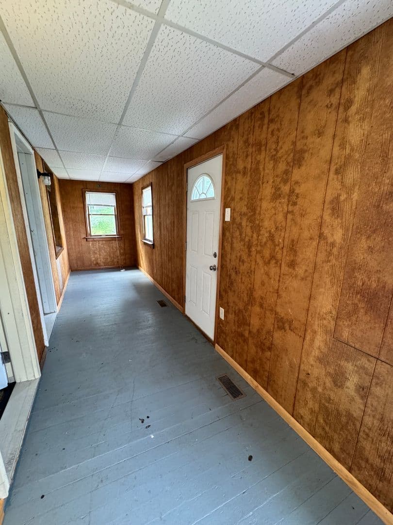 Silvis Apartment: 149 6th Street