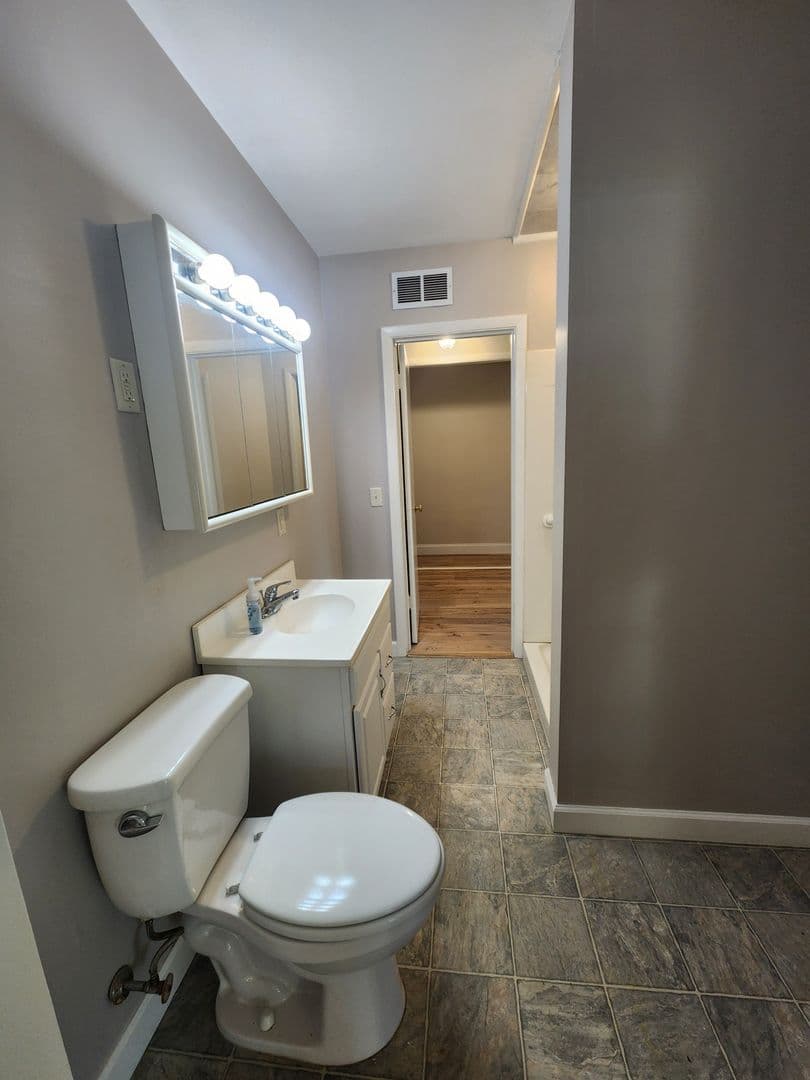 Davenport House: 108 E 37th St