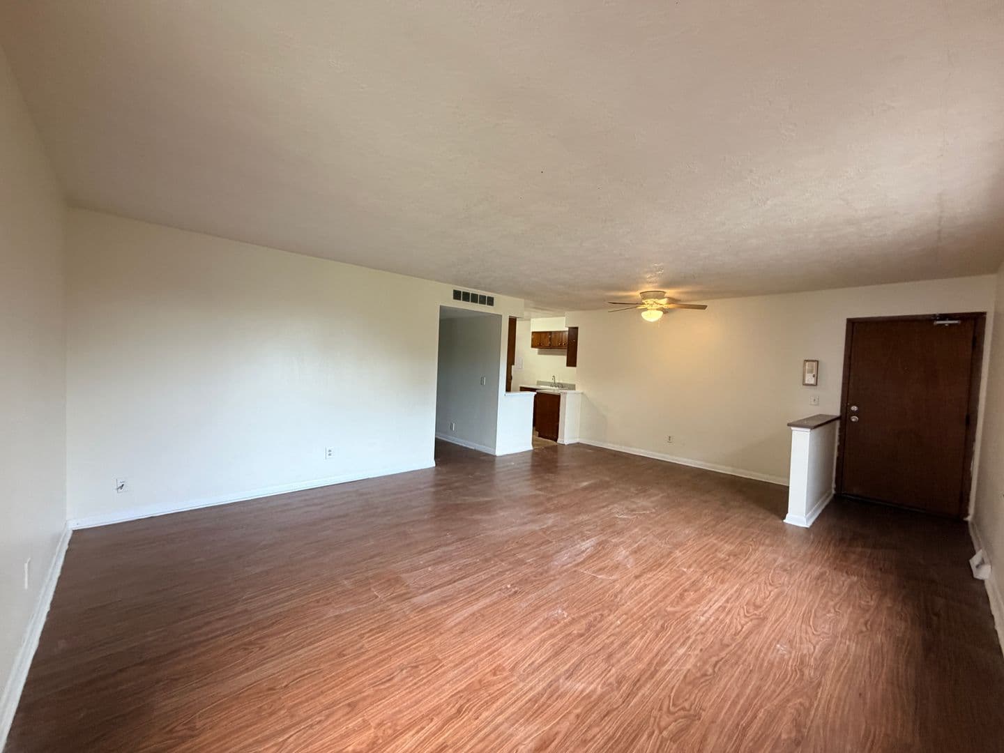 Rock Island Apartment: 1450 18th Ave