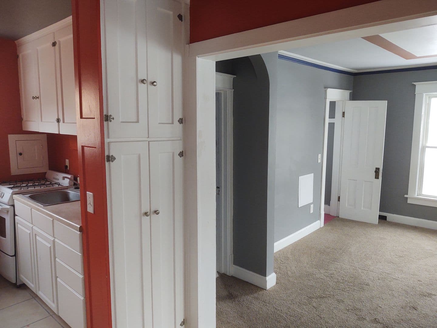 Moline Apartment: 1135 11th Ave