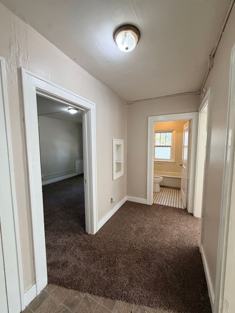 Rock Island Apartment: 2930 5th Ave