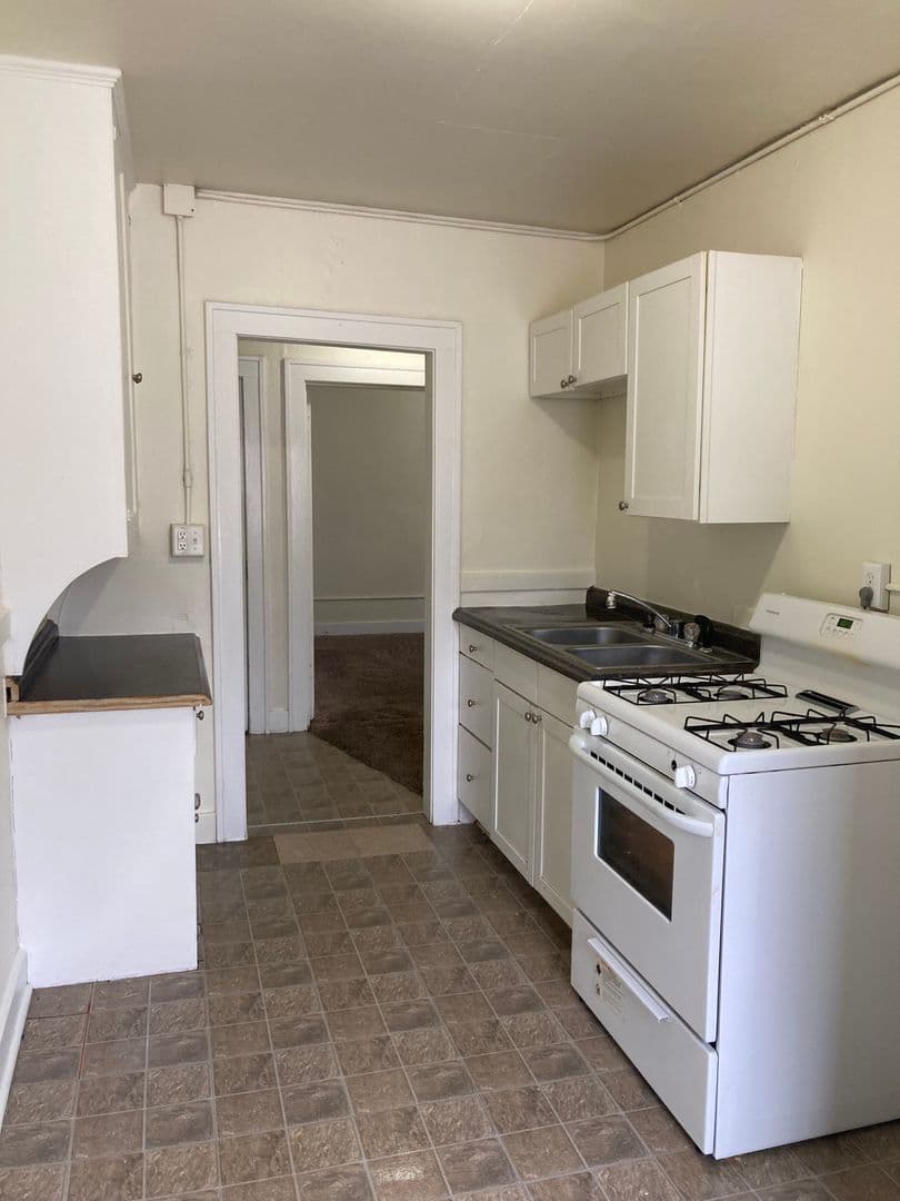 Rock Island Apartment: 2930 5th Ave