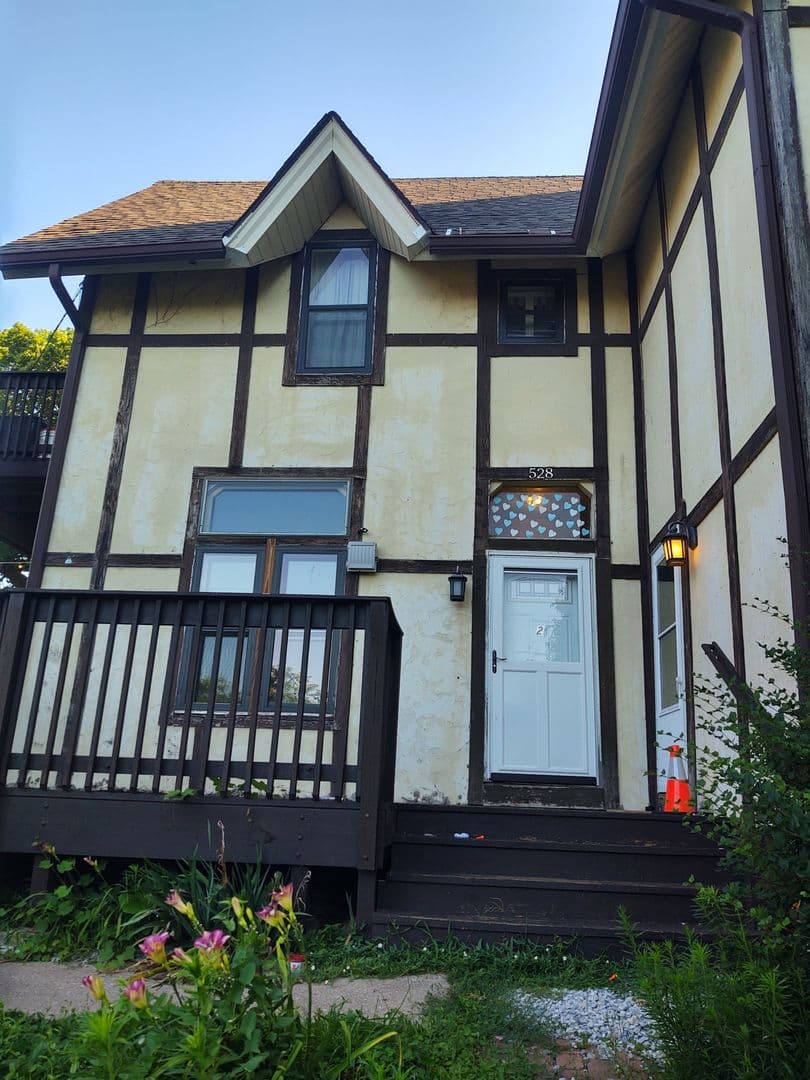 Davenport Apartment: 528 W 6th St