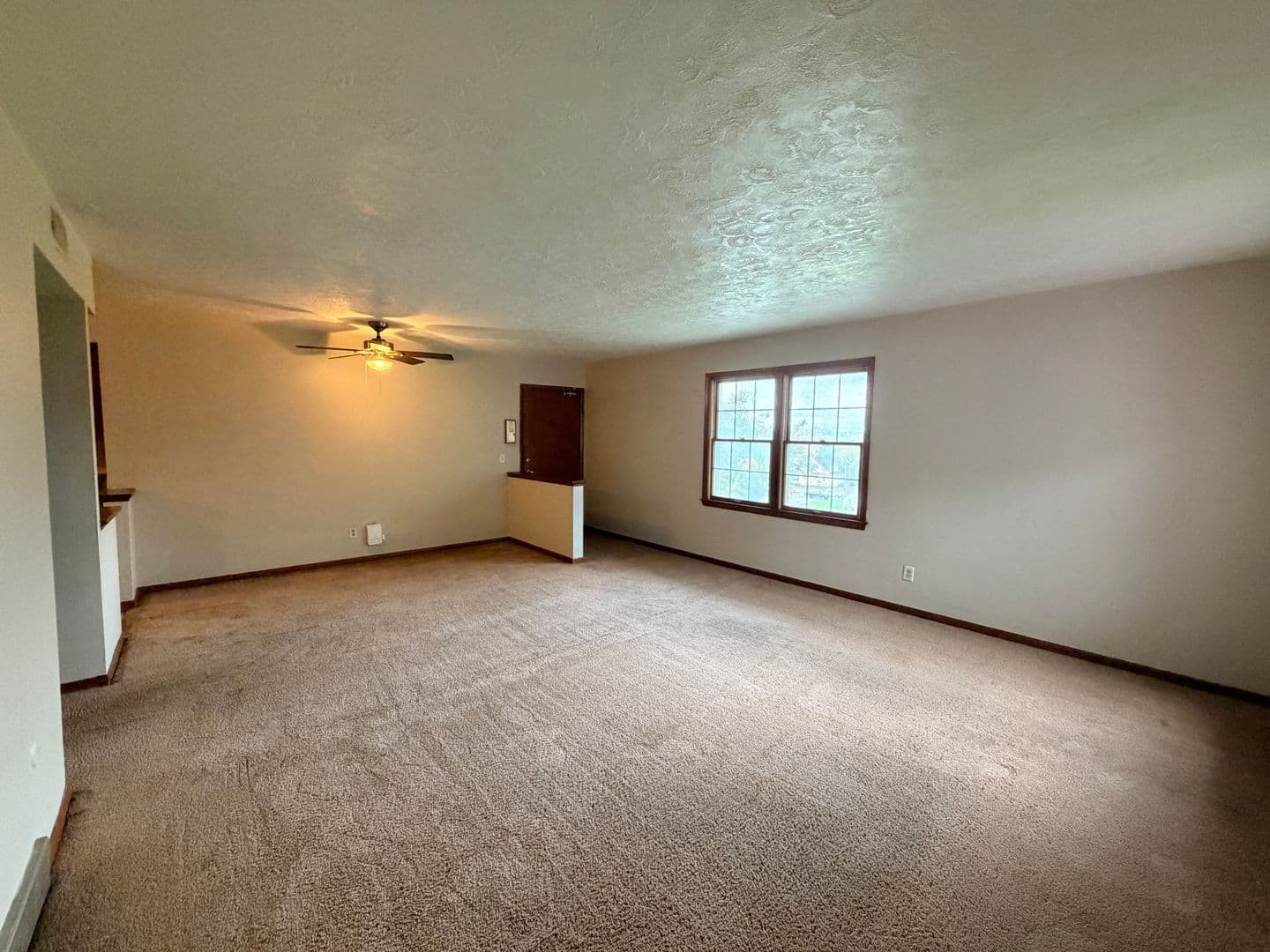 Rock Island Apartment: 1450 18th Ave