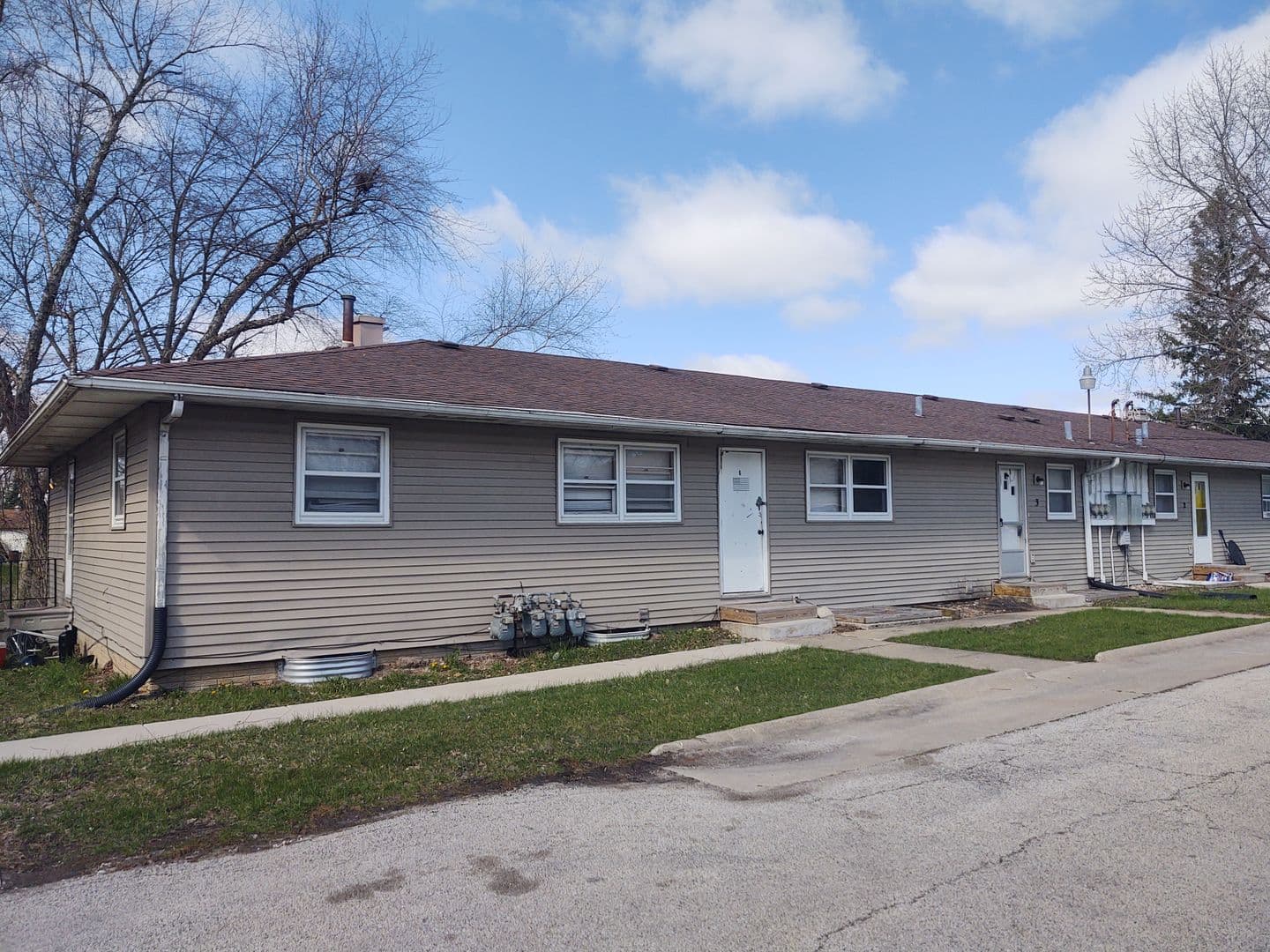Milan Apartment: 2702 117th Ave W