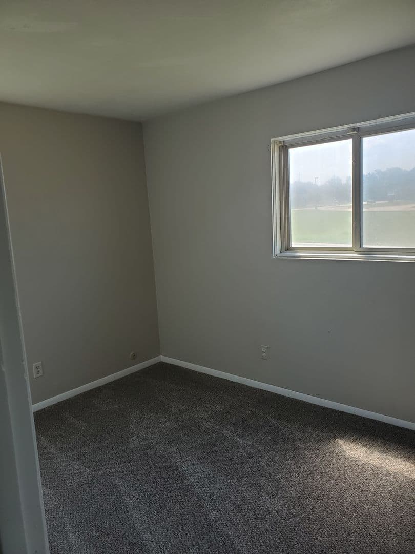 Moline Apartment: 4711 12th Ave
