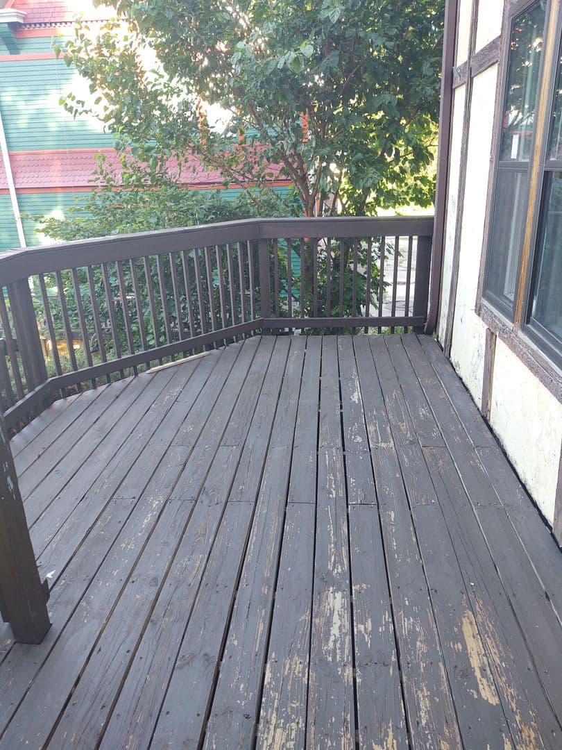 Davenport Apartment: 528 W 6th St