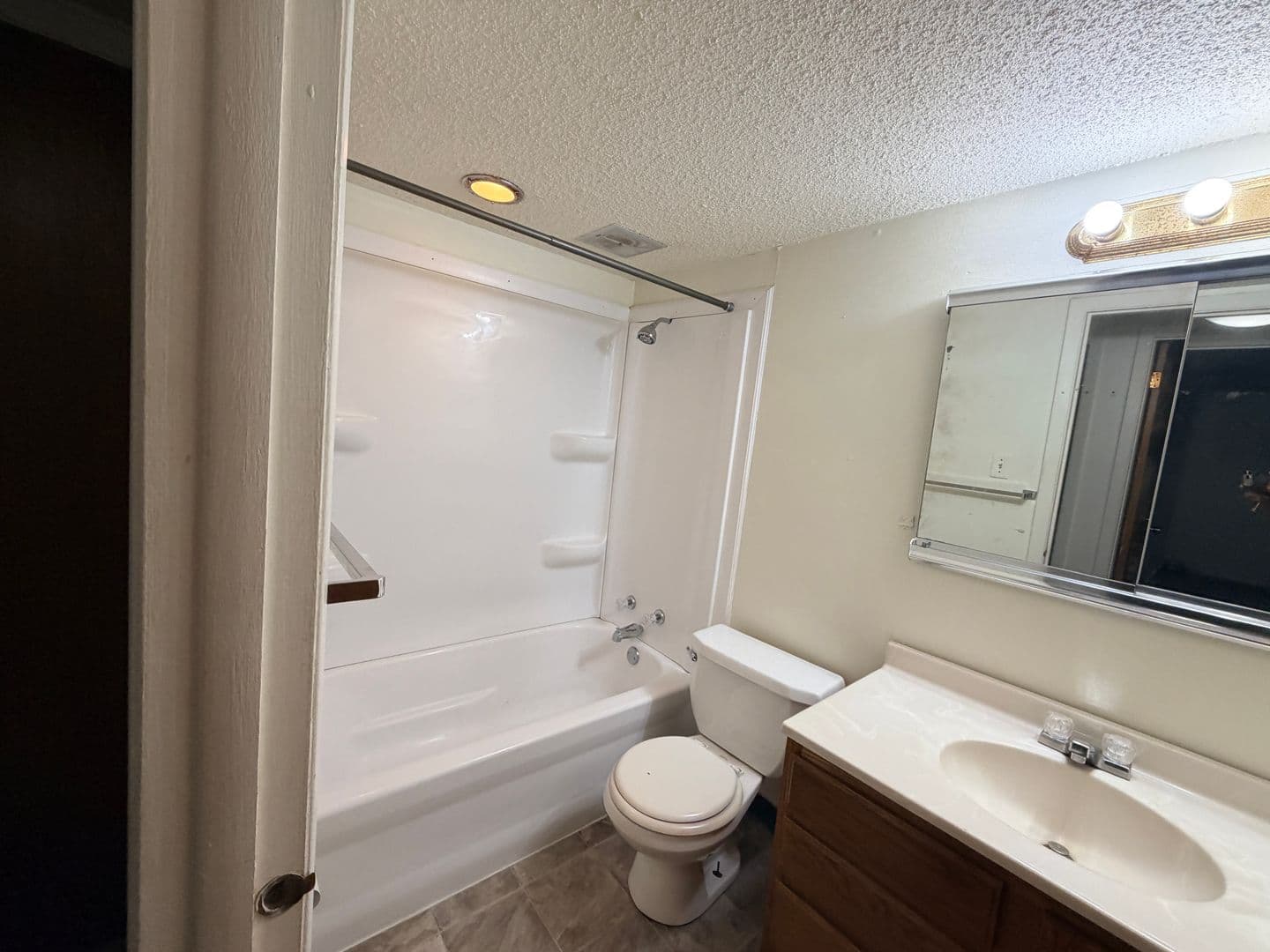 Rock Island Apartment: 1804 16th St