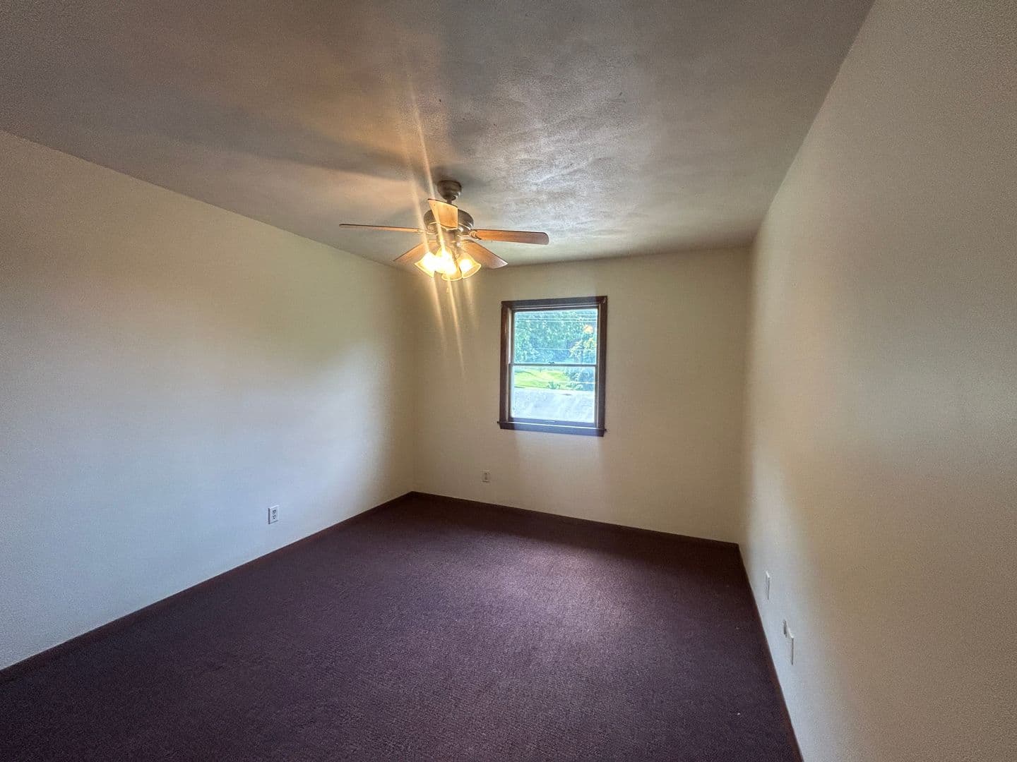 Rock Island Apartment: 1450 18th Ave