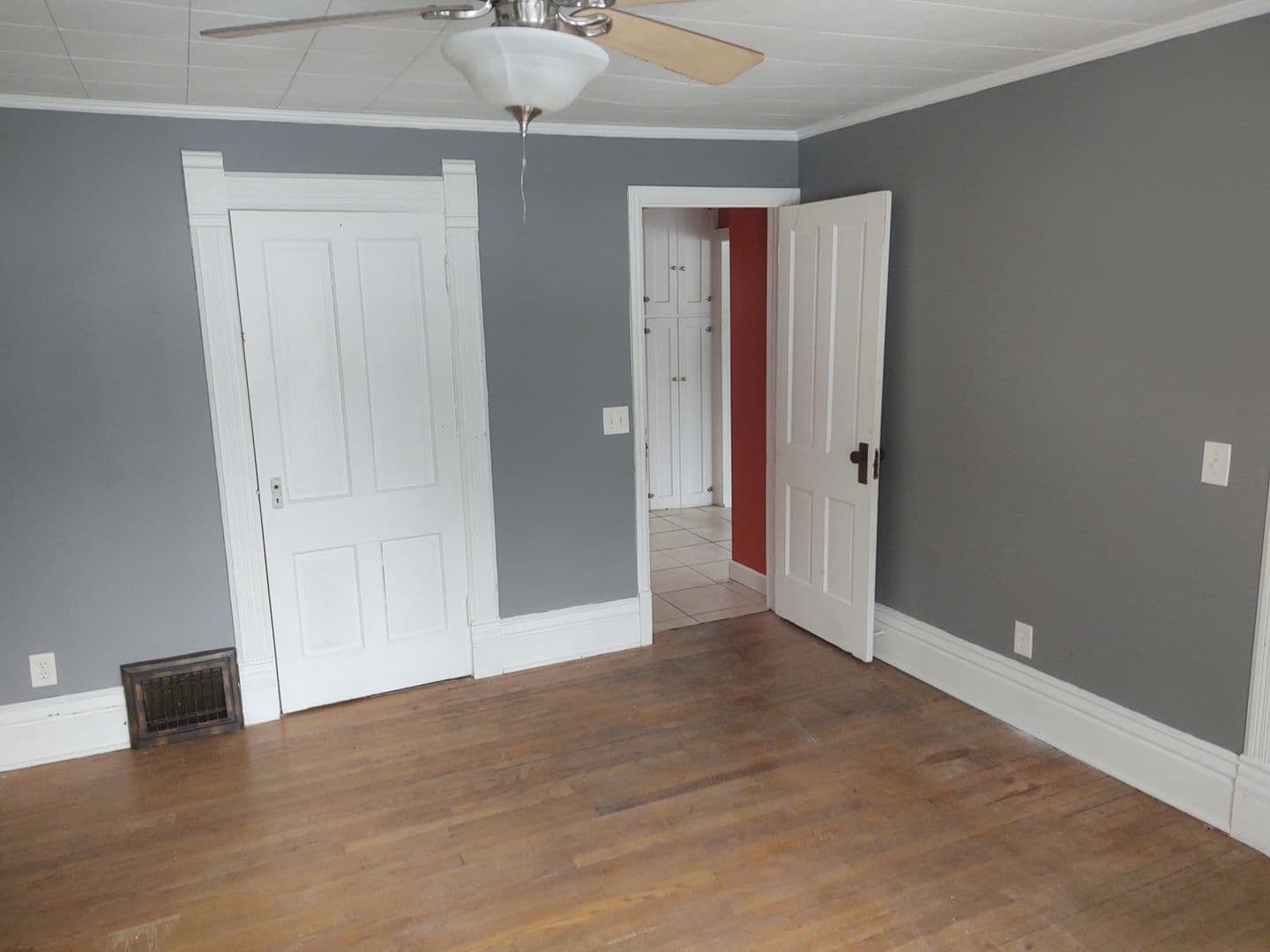 Moline Apartment: 1135 11th Ave