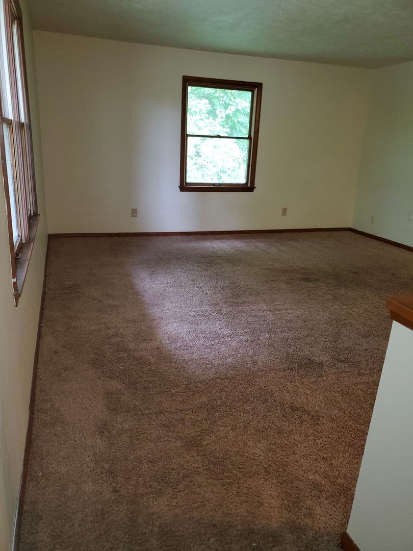Rock Island Apartment: 1450 18th Ave