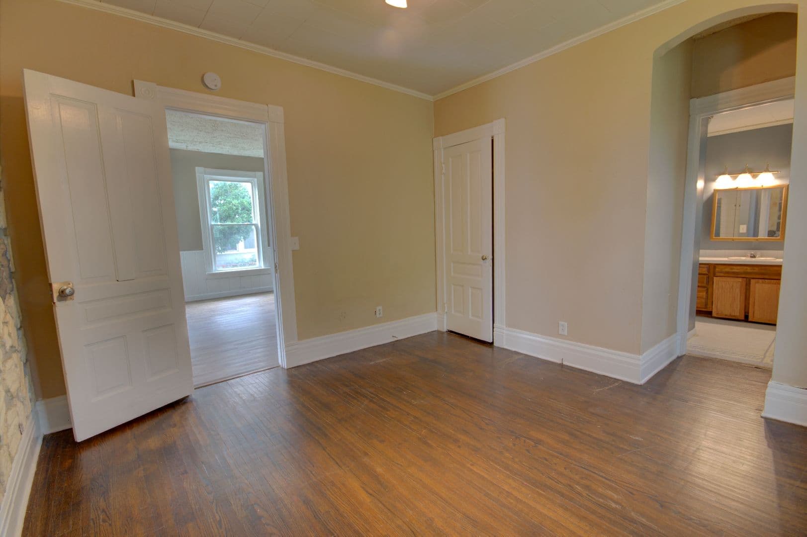 Davenport Apartment: 1724 Farnam St
