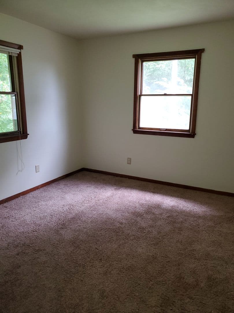 Rock Island Apartment: 1450 18th Ave
