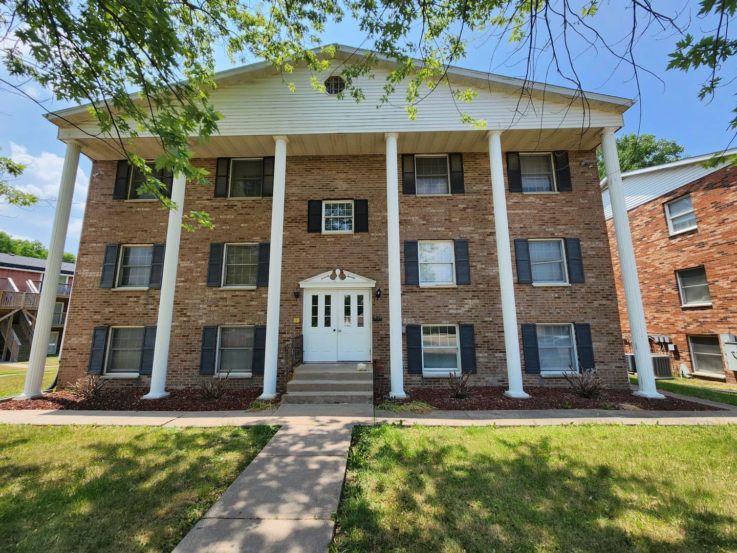 Rock Island Apartment: 9020 13th St W