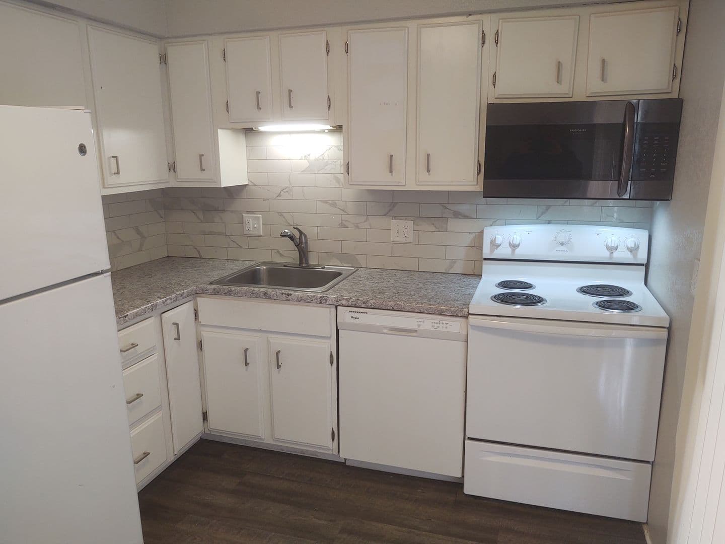Moline Apartment: 5529 34th Ave