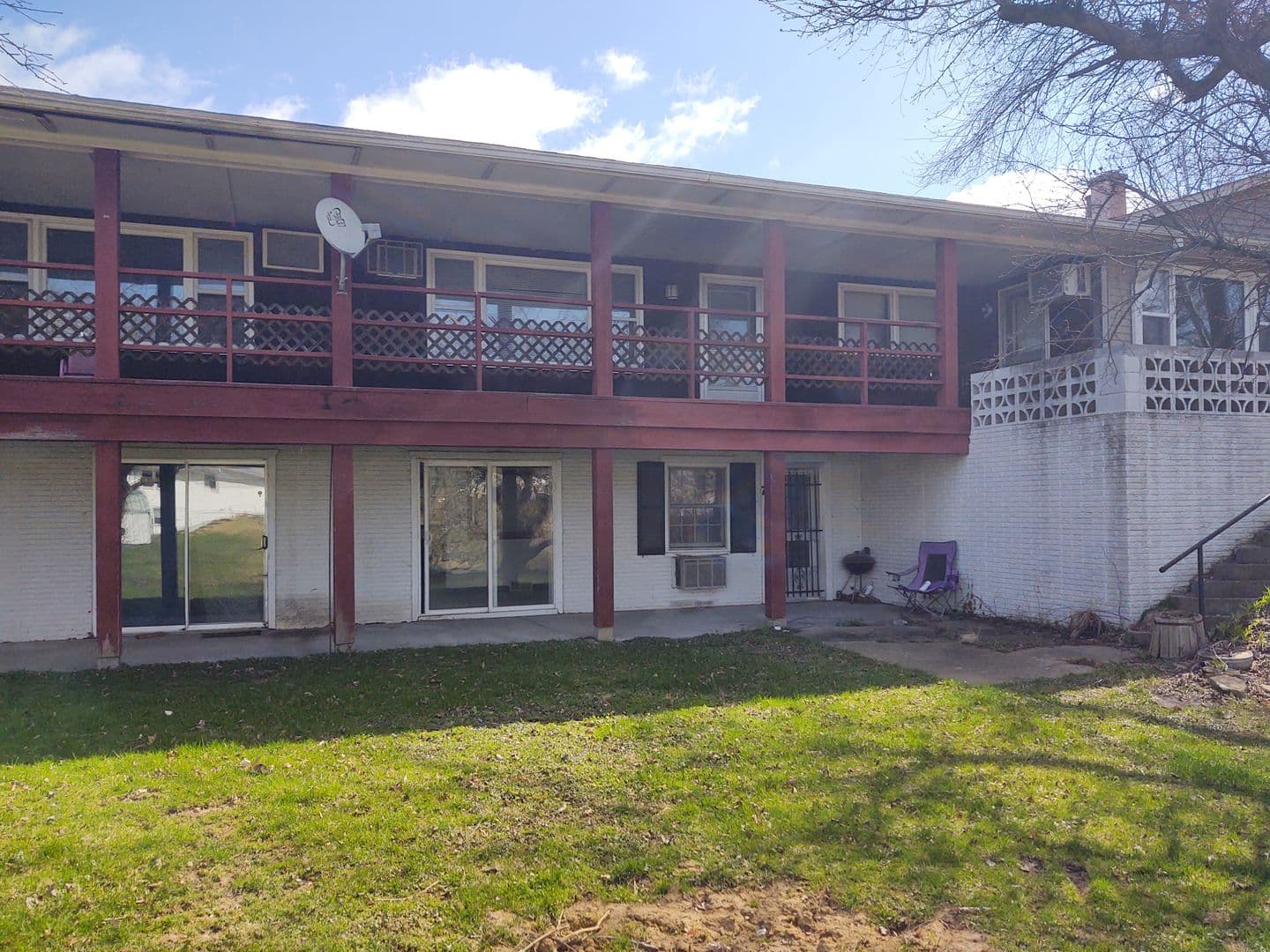 Milan Apartment: 2702 117th Ave W