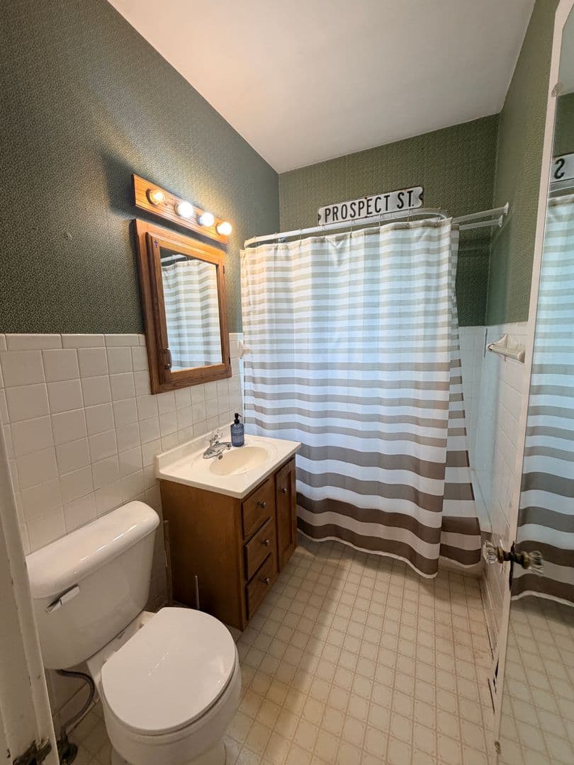 Moline House: 1565 34th Ave