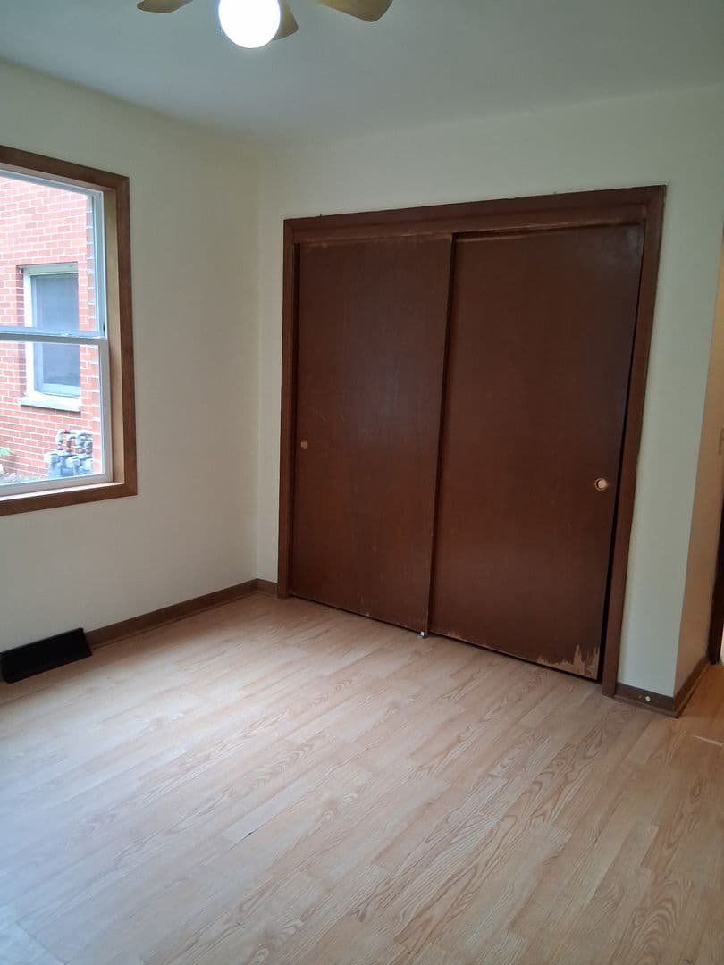 Rock Island Apartment: 1450 18th Ave