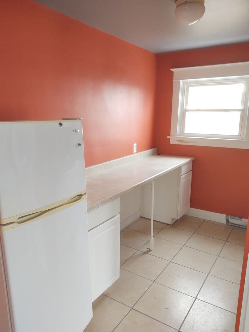 Moline Apartment: 1135 11th Ave