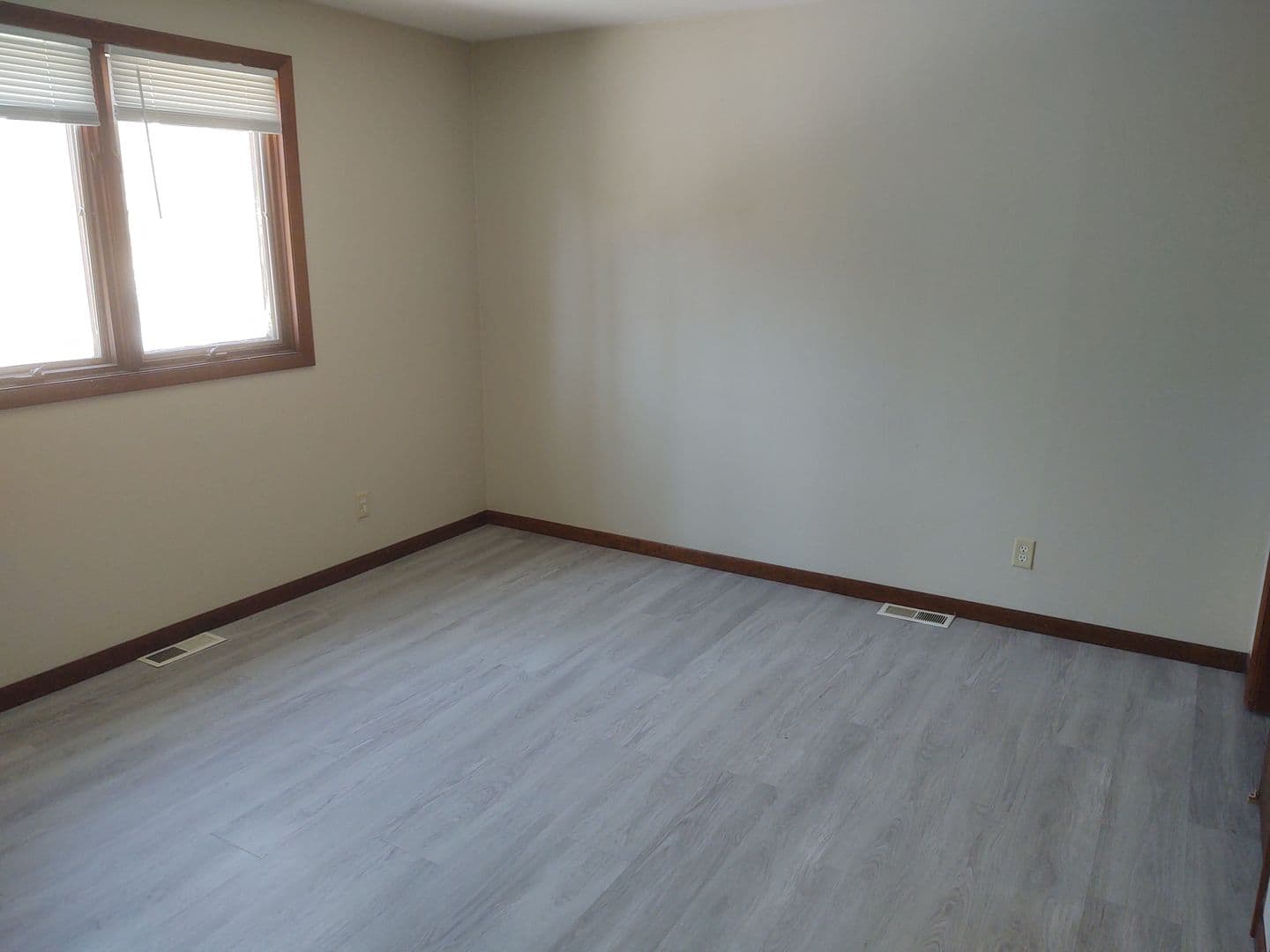 Moline Apartment: 2717 11th Ave B
