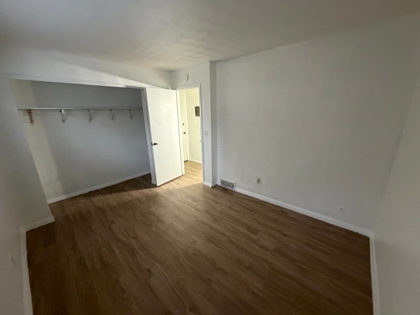 Davenport Apartment: 702 W 63rd Street