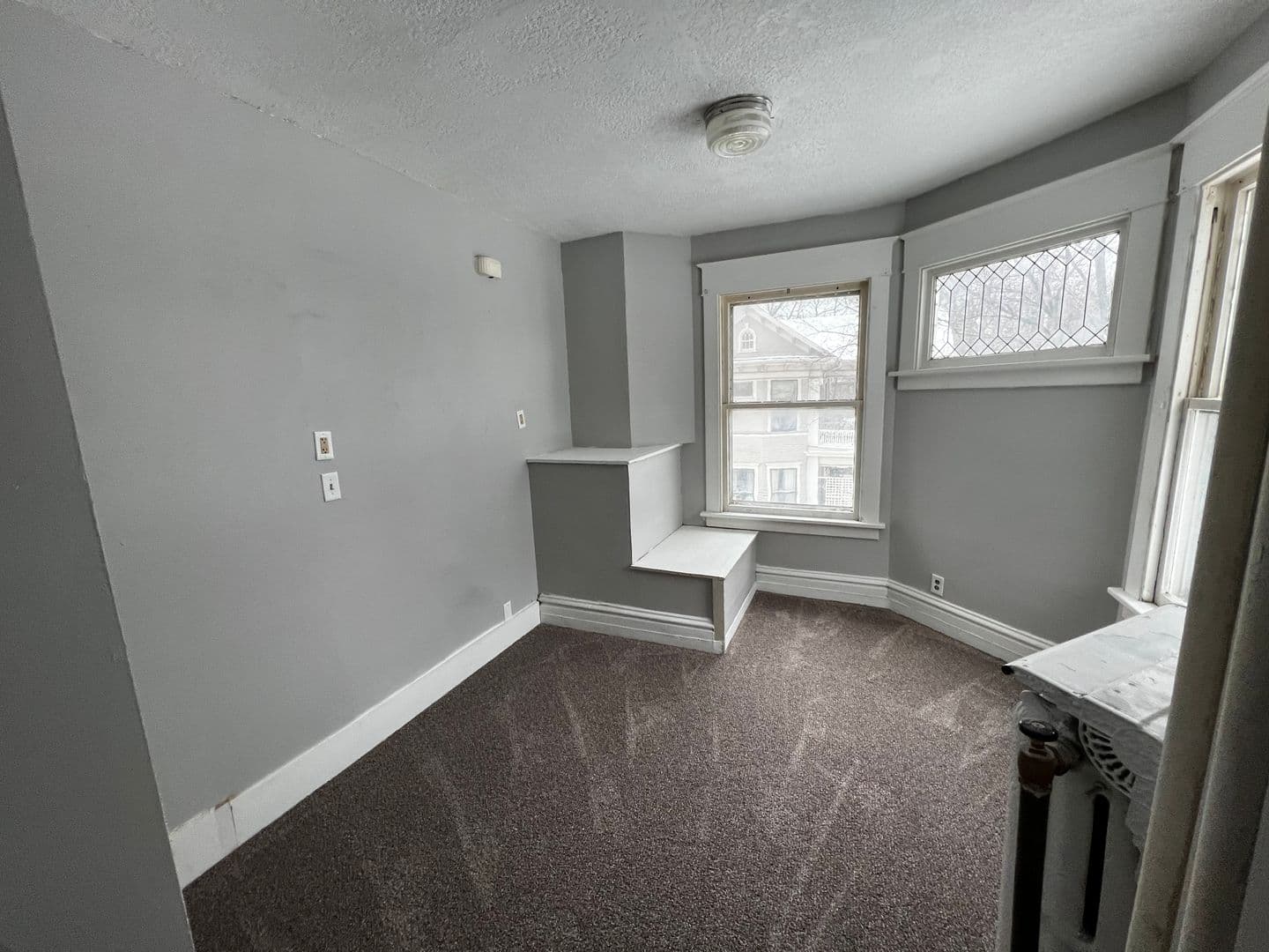Rock Island Apartment: 914 23rd Street