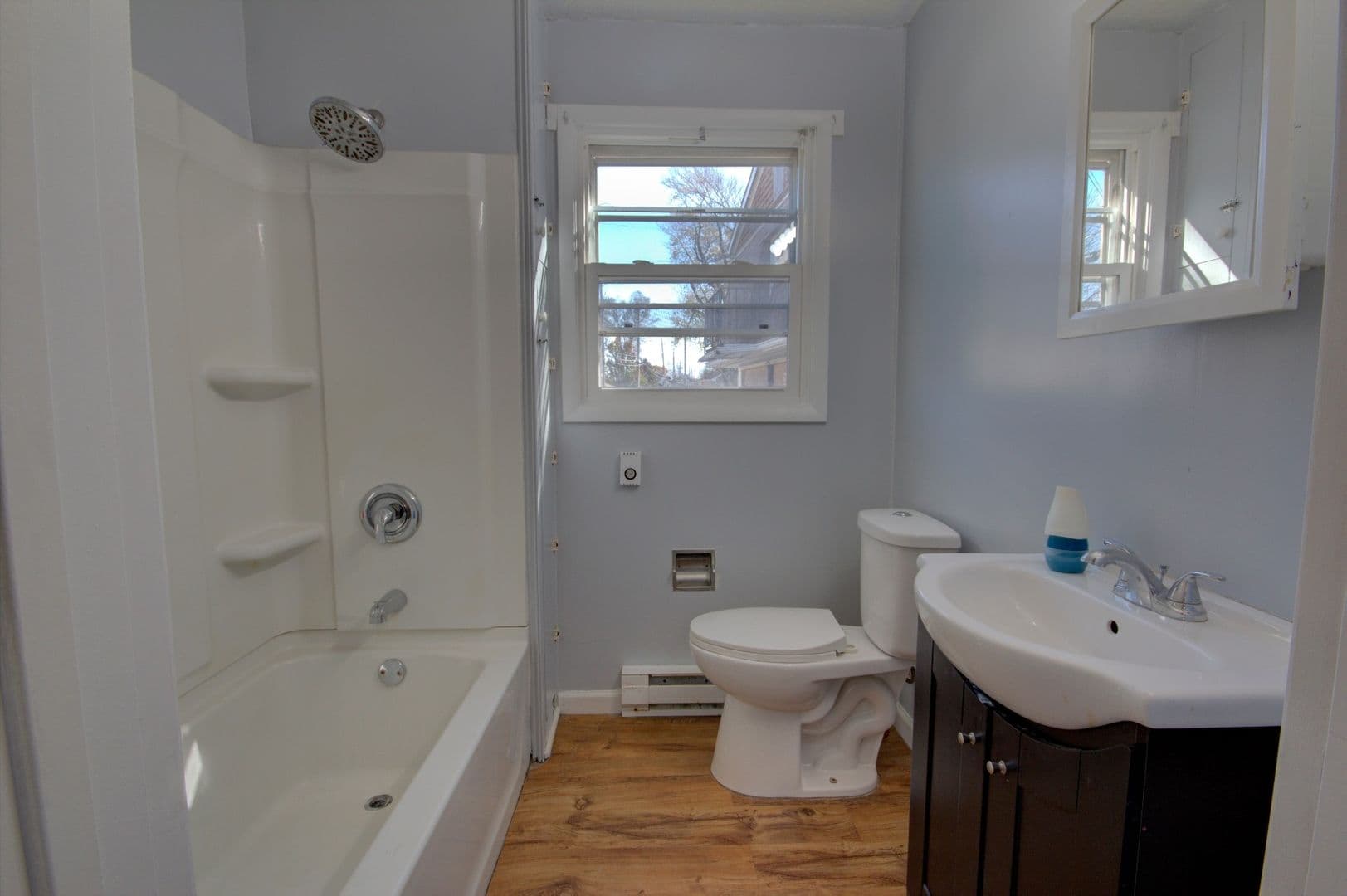 Silvis Apartment: 123 3rd St